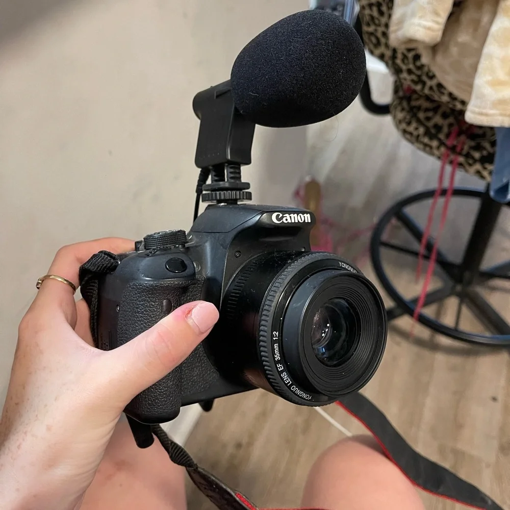 Canon t5i DSLR PROFESSIONAL CAMERA 2 Lens, Microphone, Extra BatteriesFIRM PRICE